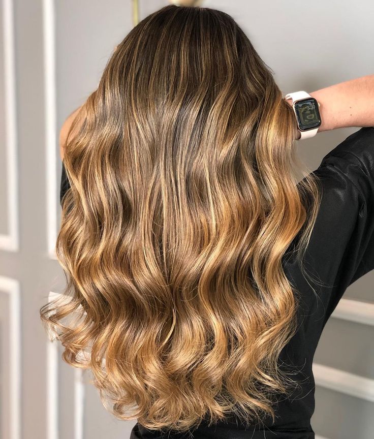 Preparando tu Melena para el Verano: Consejos para un Cabello Radiante bajo el Sol