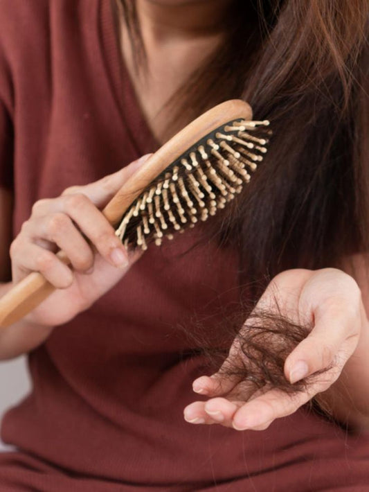 Cómo mantener tu cabello fuerte y saludable durante la temporada de renovación