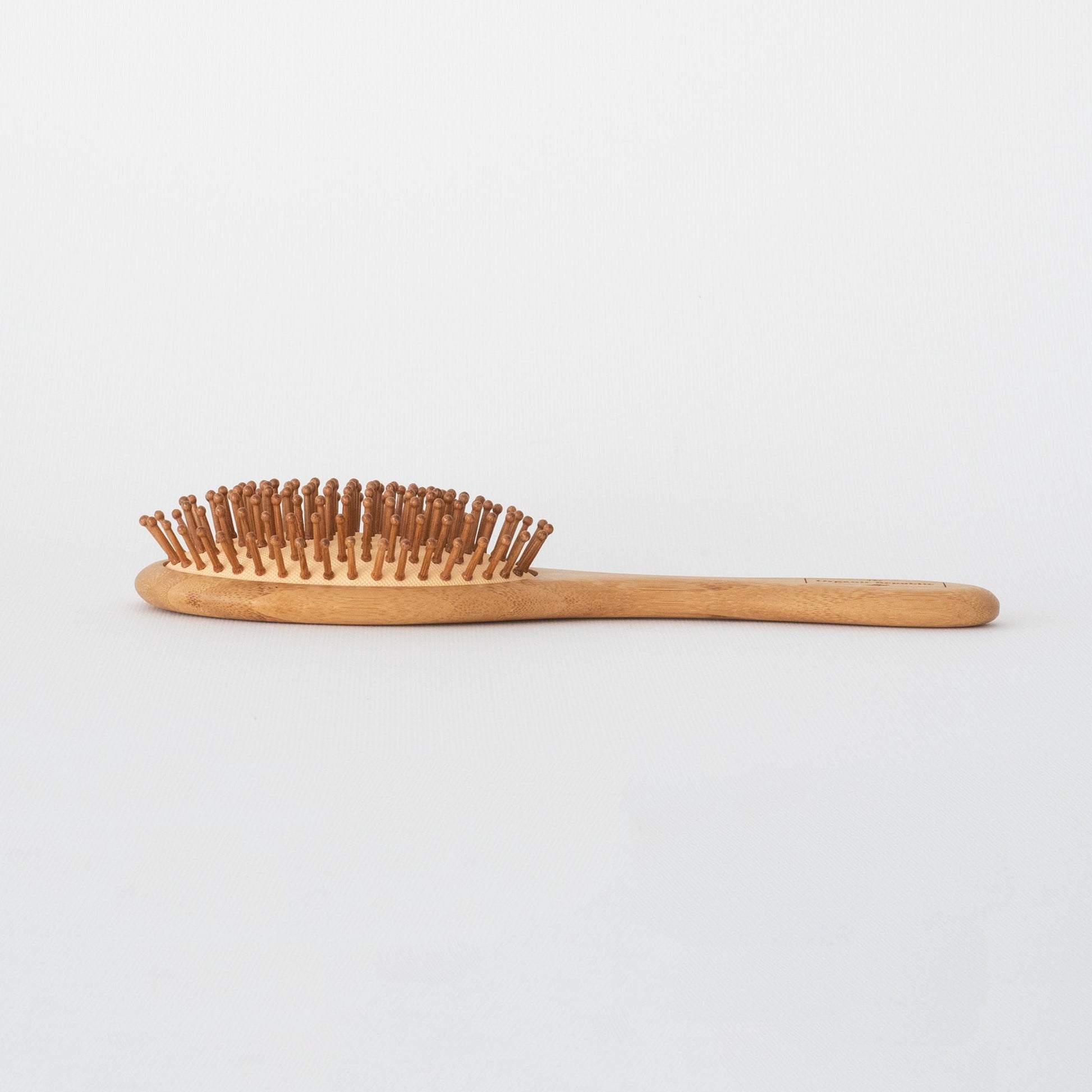 Cepillo de Pelo en Bambú que estimula el crecimiento, no genera